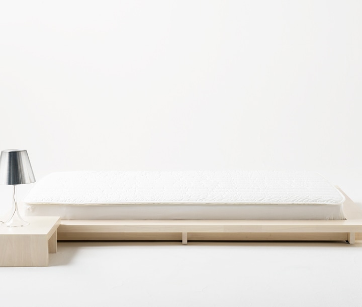 ミニマルデザインの綿100％のベッドパッド