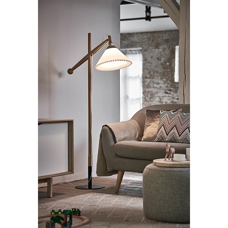 フロアランプ モデル325 | レ・クリント(LE KLINT) | おしゃれな家具