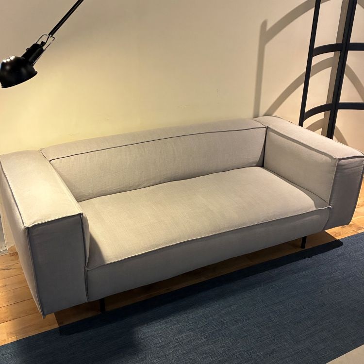 マニ レッグ ソファ　【OUTLET】(2.5P [ハイアーム] (張地：LINARA 312) )