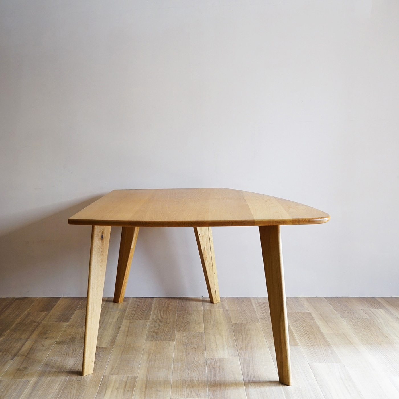 無垢の木サイドテーブル ウレタン仕上げ - 家具