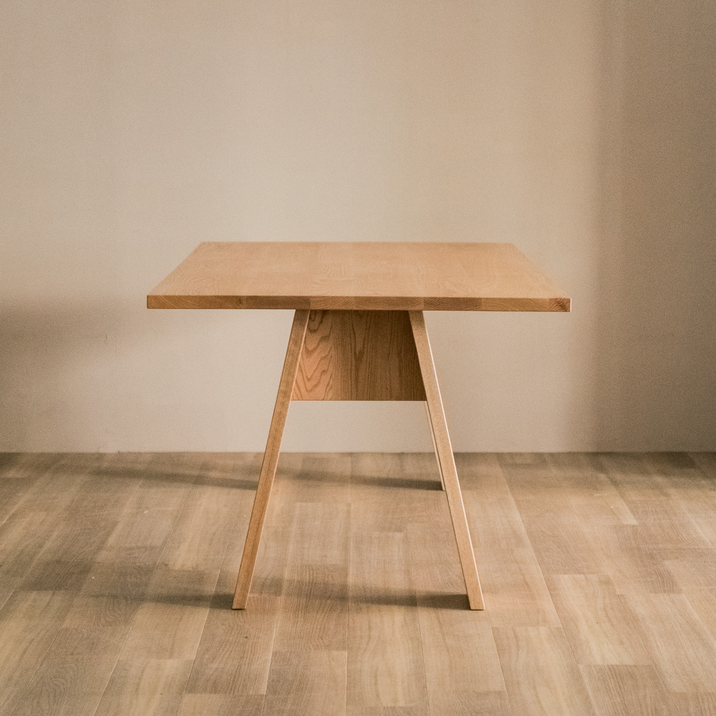 ソリド ダイニングテーブル | ヒラシマ(HIRASHIMA) | おしゃれな家具