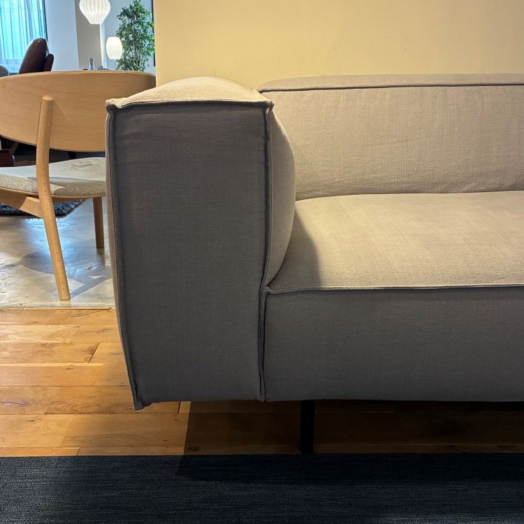 マニ レッグ ソファ　【OUTLET】(2.5P [ハイアーム] (張地：LINARA 312) )