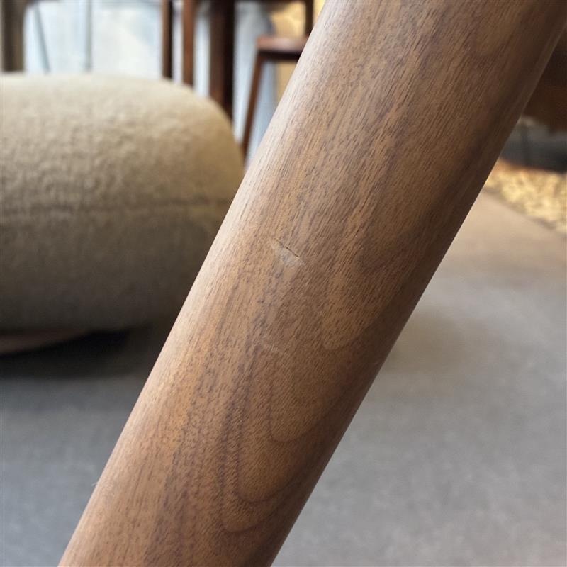 タコ ラウンドテーブル【OUTLET】(直径120cm / ウォールナット)