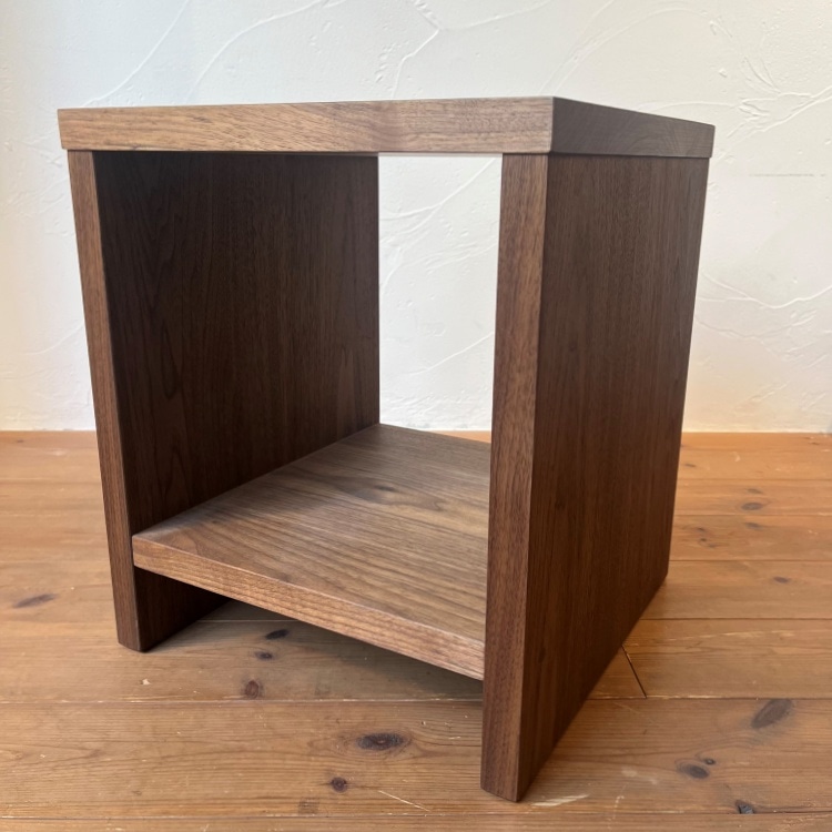 ユニゾン ナイトテーブル　（ウォールナット材　高さ40cm）【OUTLET】