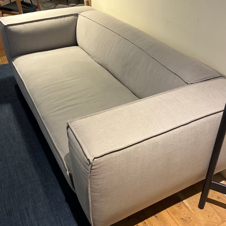 マニ レッグ ソファ　【OUTLET】(2.5P [ハイアーム] (張地：LINARA 312) )