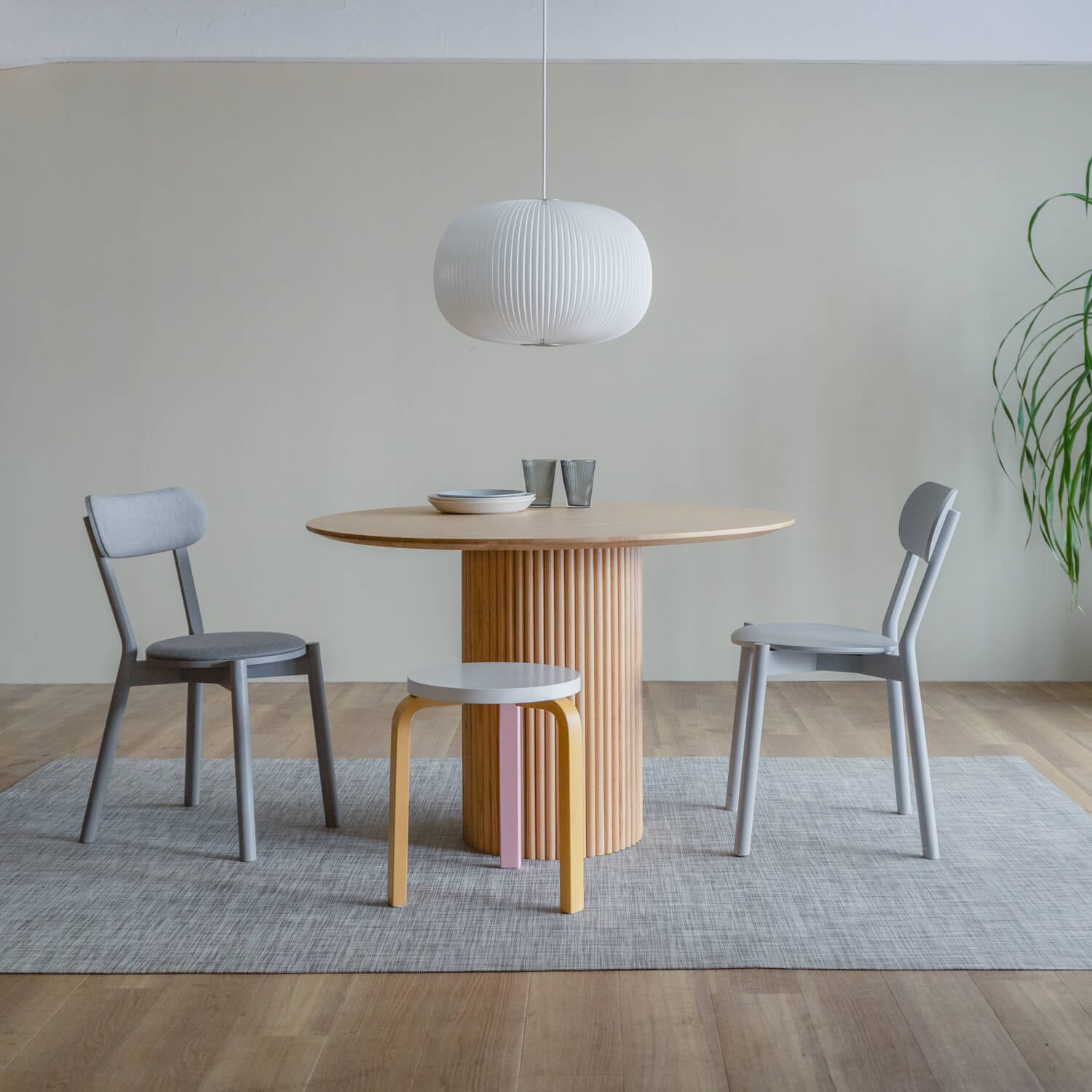 クレスタ ラウンドテーブル