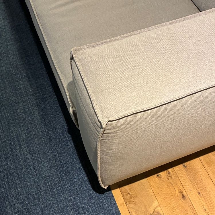 マニ レッグ ソファ　【OUTLET】(2.5P [ハイアーム] (張地：LINARA 312) )