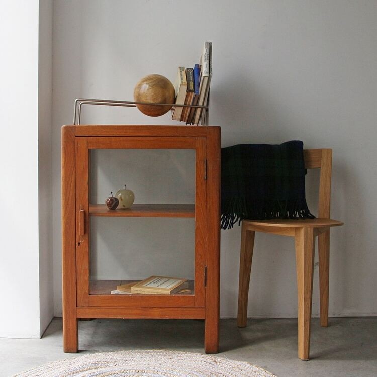 スロープブックエンド