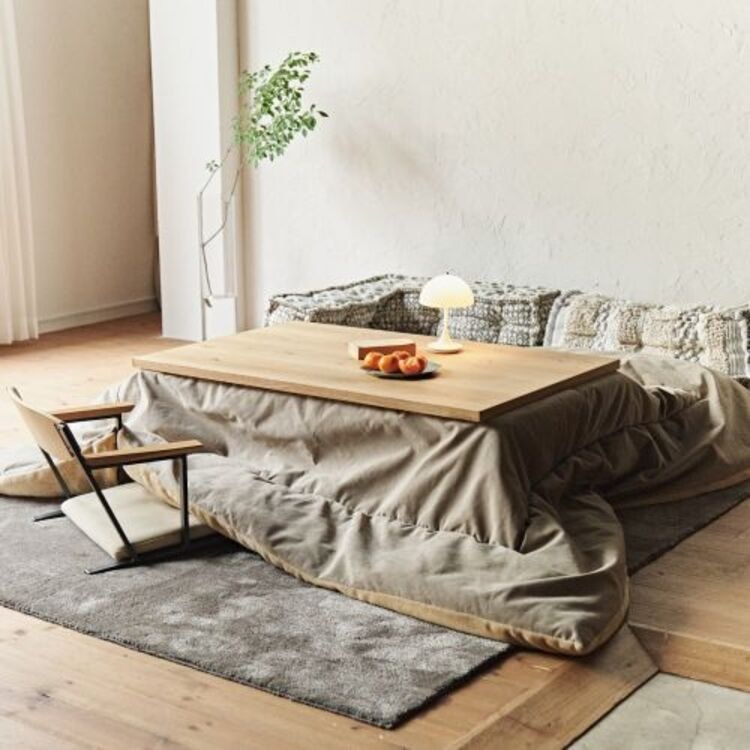 イッケ フロアチェア (樹種：ウォールナット 張地：CANVAS