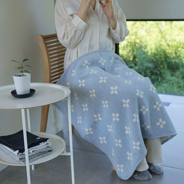 クリッパン シュニールコットン ミニブランケット(シャーンスンド　エクリュ/ライトブルー)