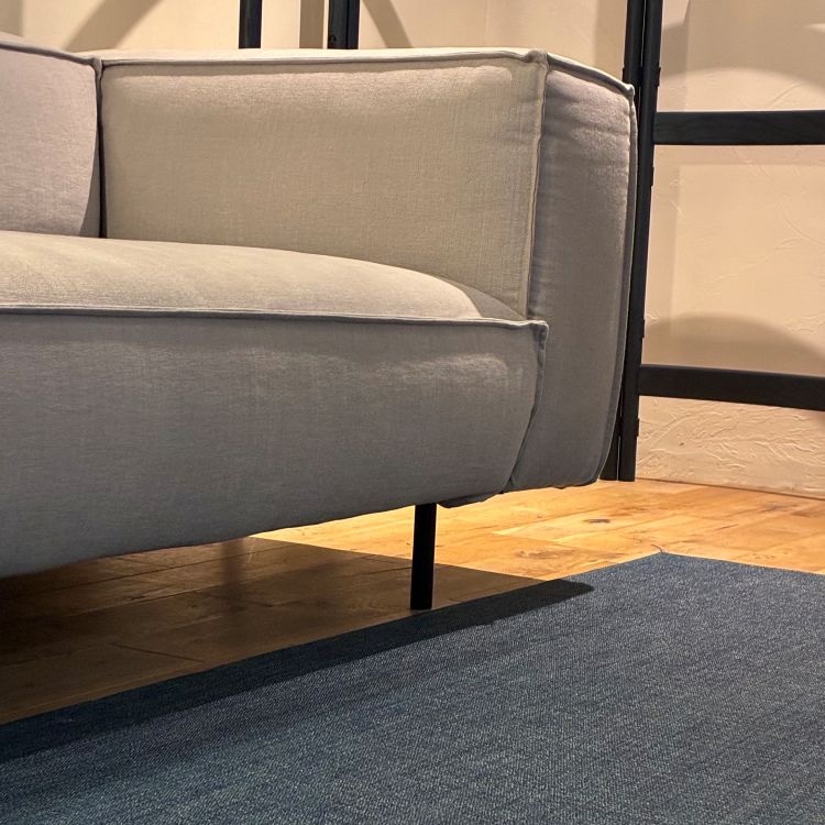 マニ レッグ ソファ　【OUTLET】(2.5P [ハイアーム] (張地：LINARA 312) )