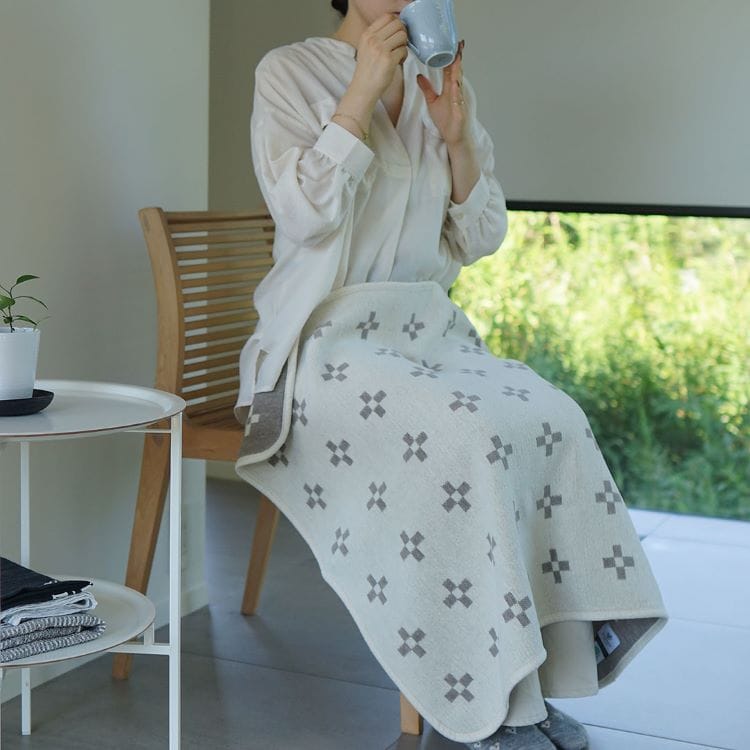 クリッパン シュニールコットン ミニブランケット(シャーンスンド　エクリュ/ライトブルー)