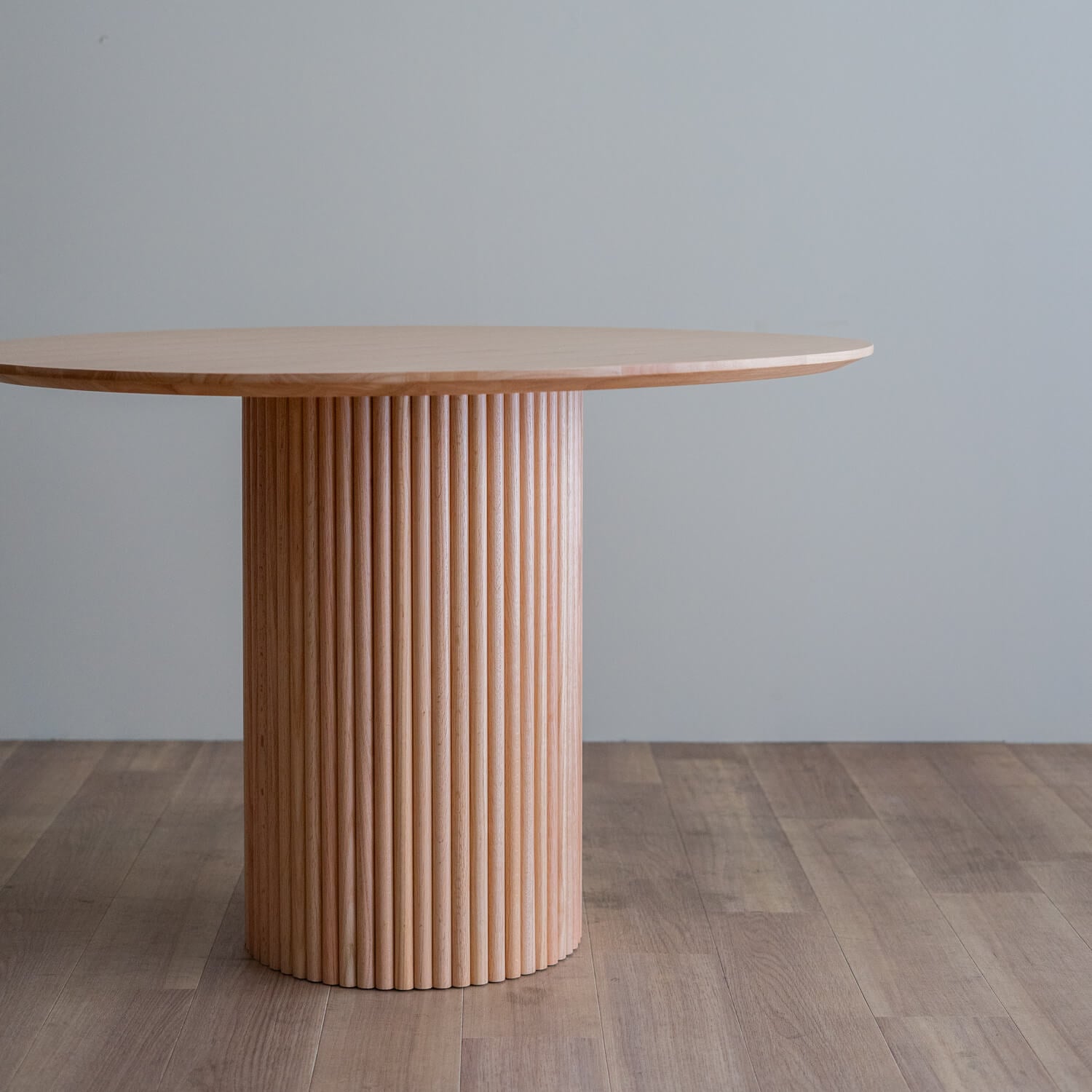 クレスタ ラウンドテーブル