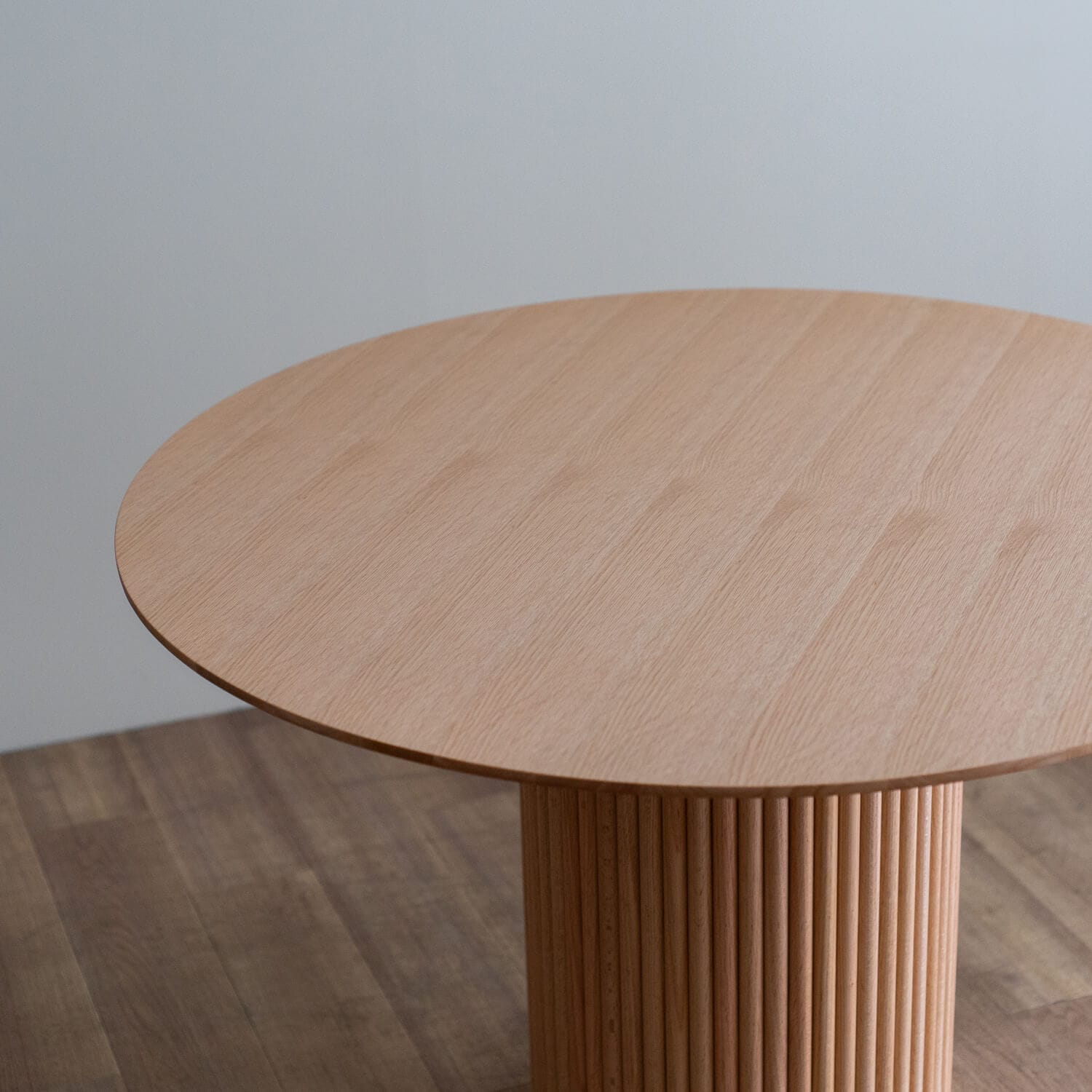 クレスタ ラウンドテーブル