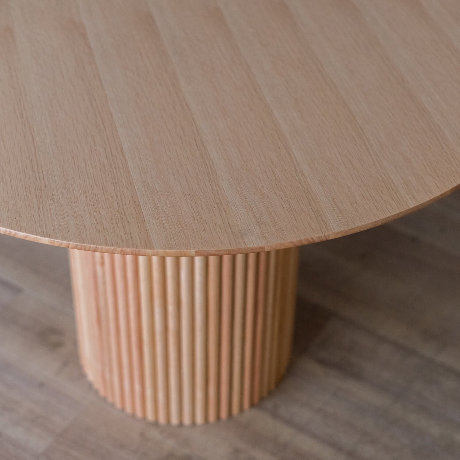 クレスタ ラウンドテーブル