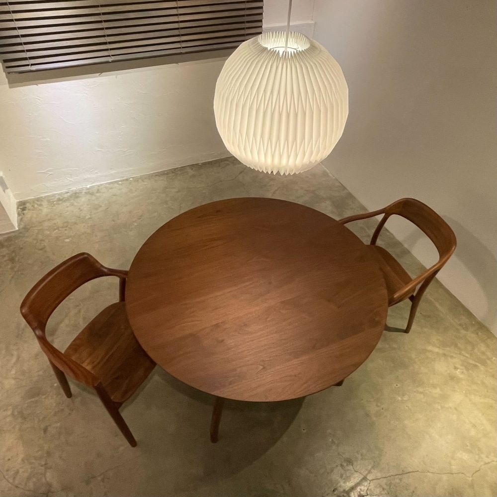 タコ ラウンドテーブル【OUTLET】(直径120cm / ウォールナット)