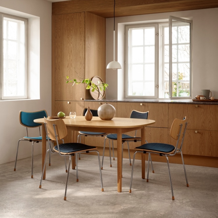 VLA26P Vegaチェア(オーク ブラックフレーム　)