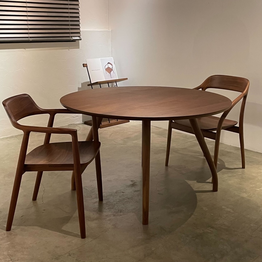 タコ ラウンドテーブル【OUTLET】(直径120cm / ウォールナット)