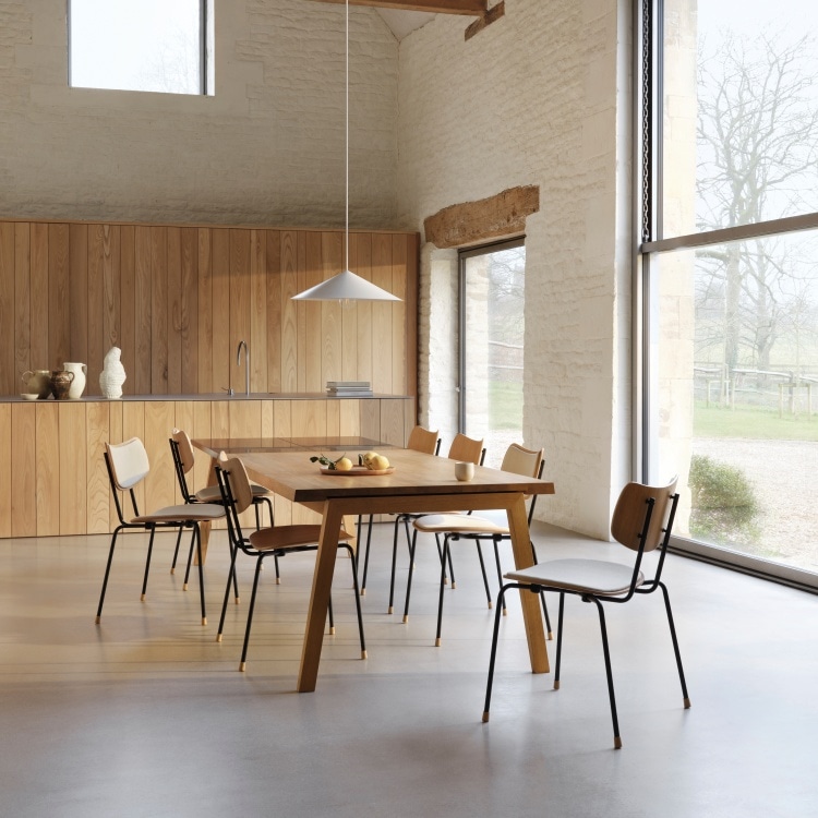 VLA26P Vegaチェア(オーク ブラックフレーム　)