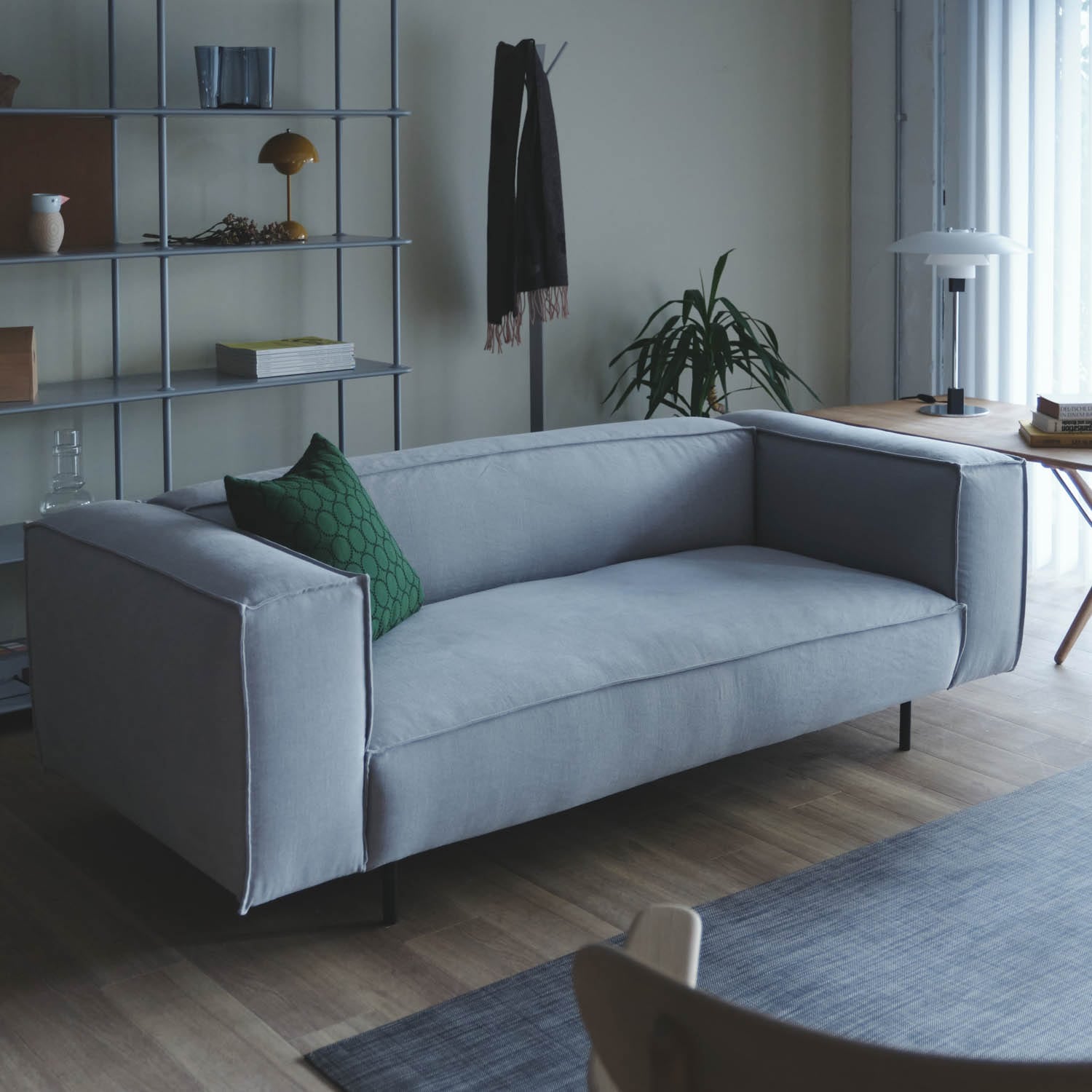 マニ レッグ ソファ　【OUTLET】(2.5P [ハイアーム] (張地：LINARA 312) )