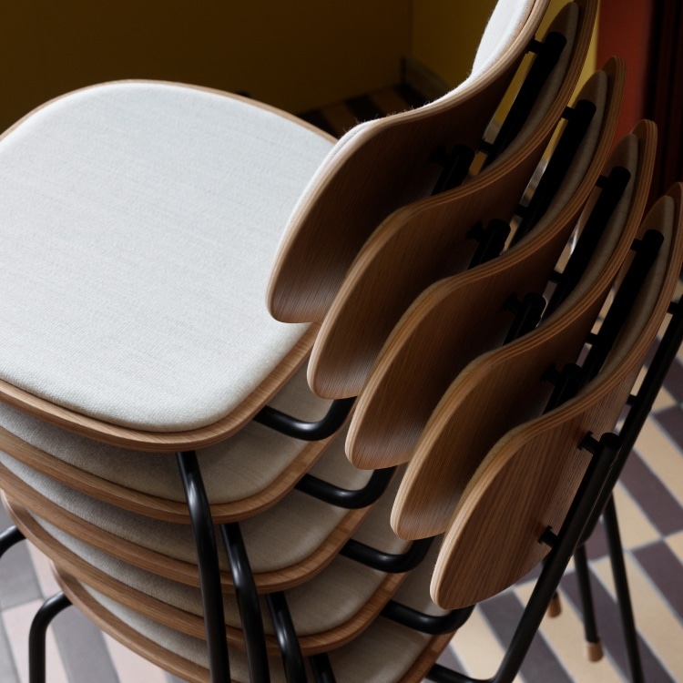 VLA26P Vegaチェア(オーク ブラックフレーム　)