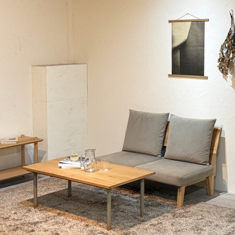 ロデア フロアソファ(脚付き仕様)