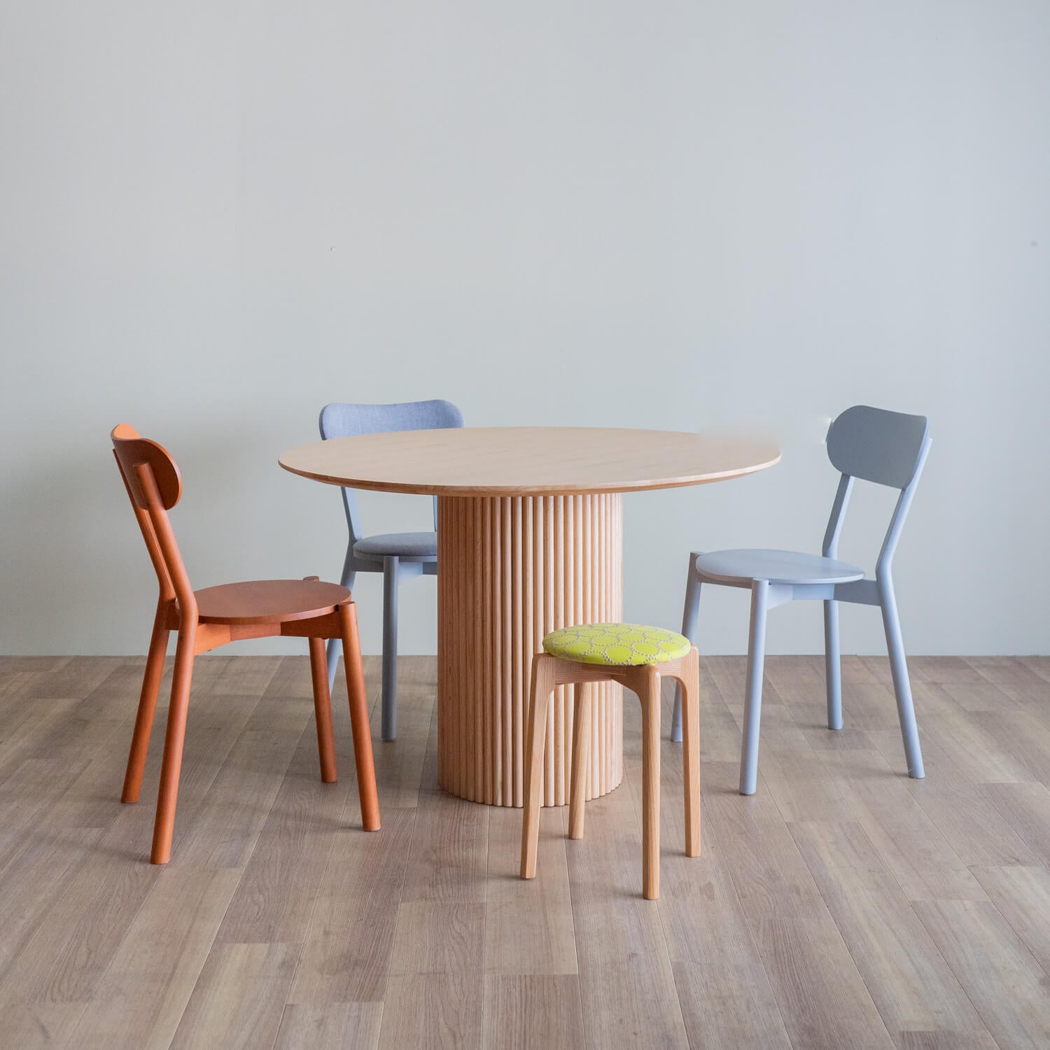 クレスタ ラウンドテーブル