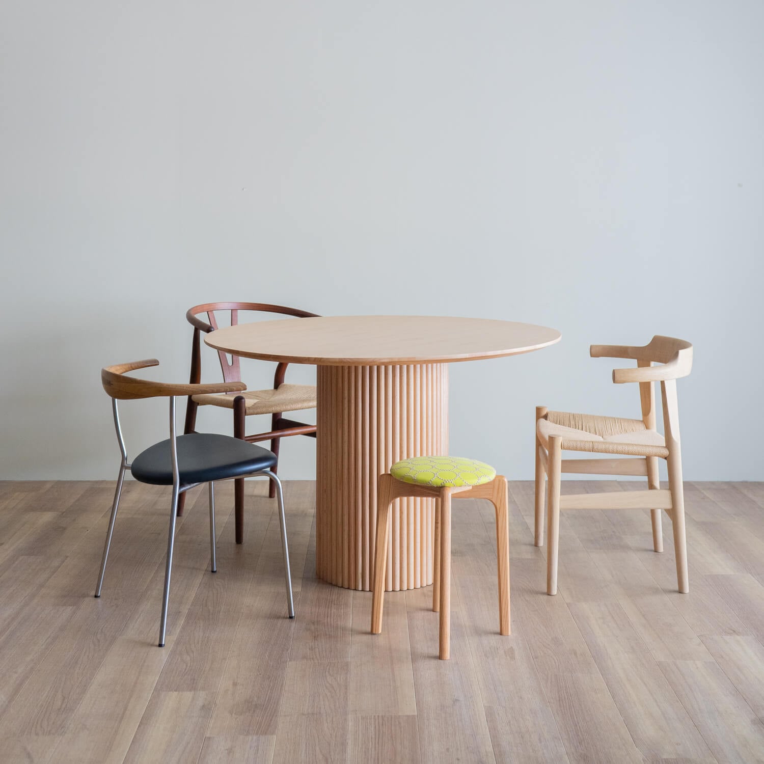 クレスタ ラウンドテーブル