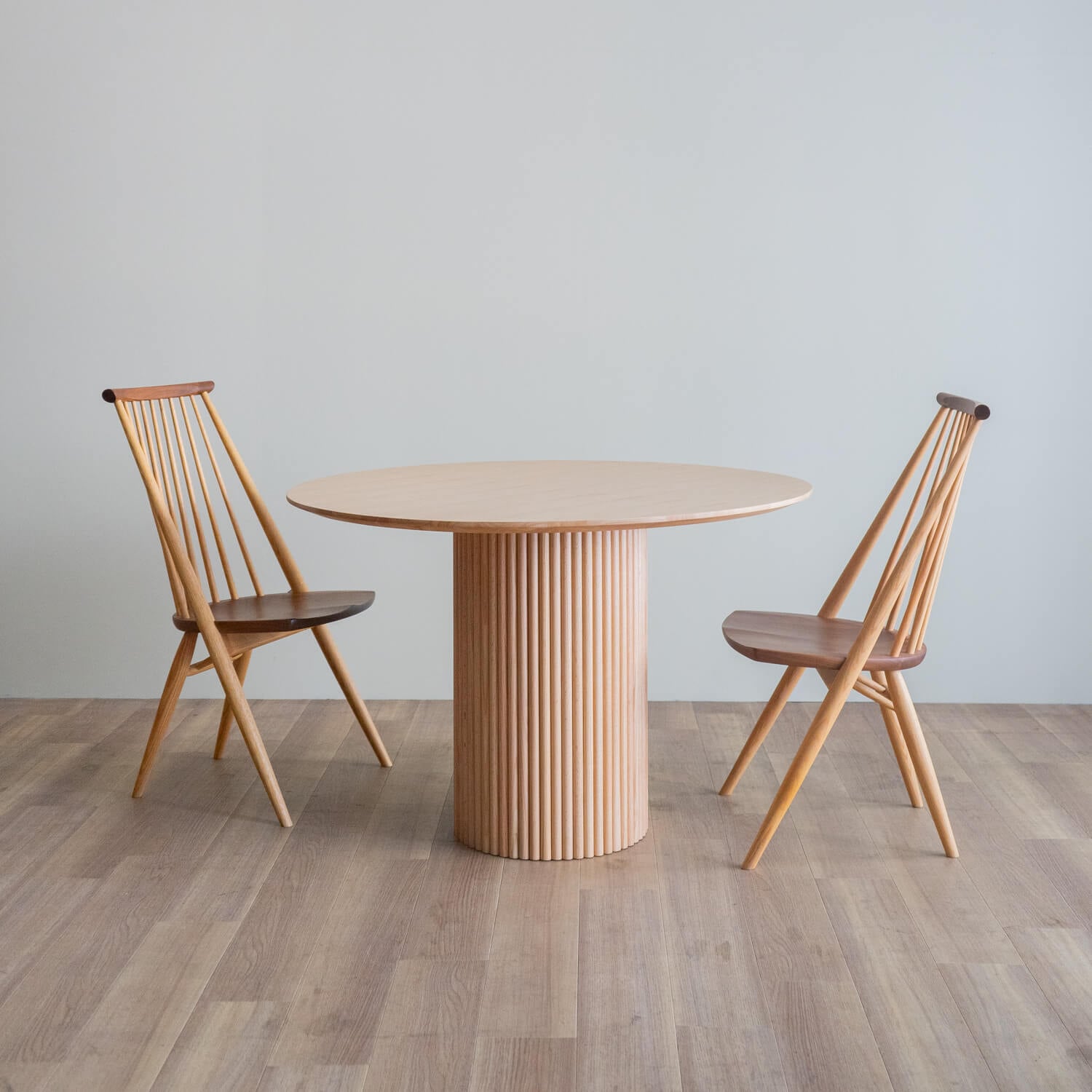 クレスタ ラウンドテーブル