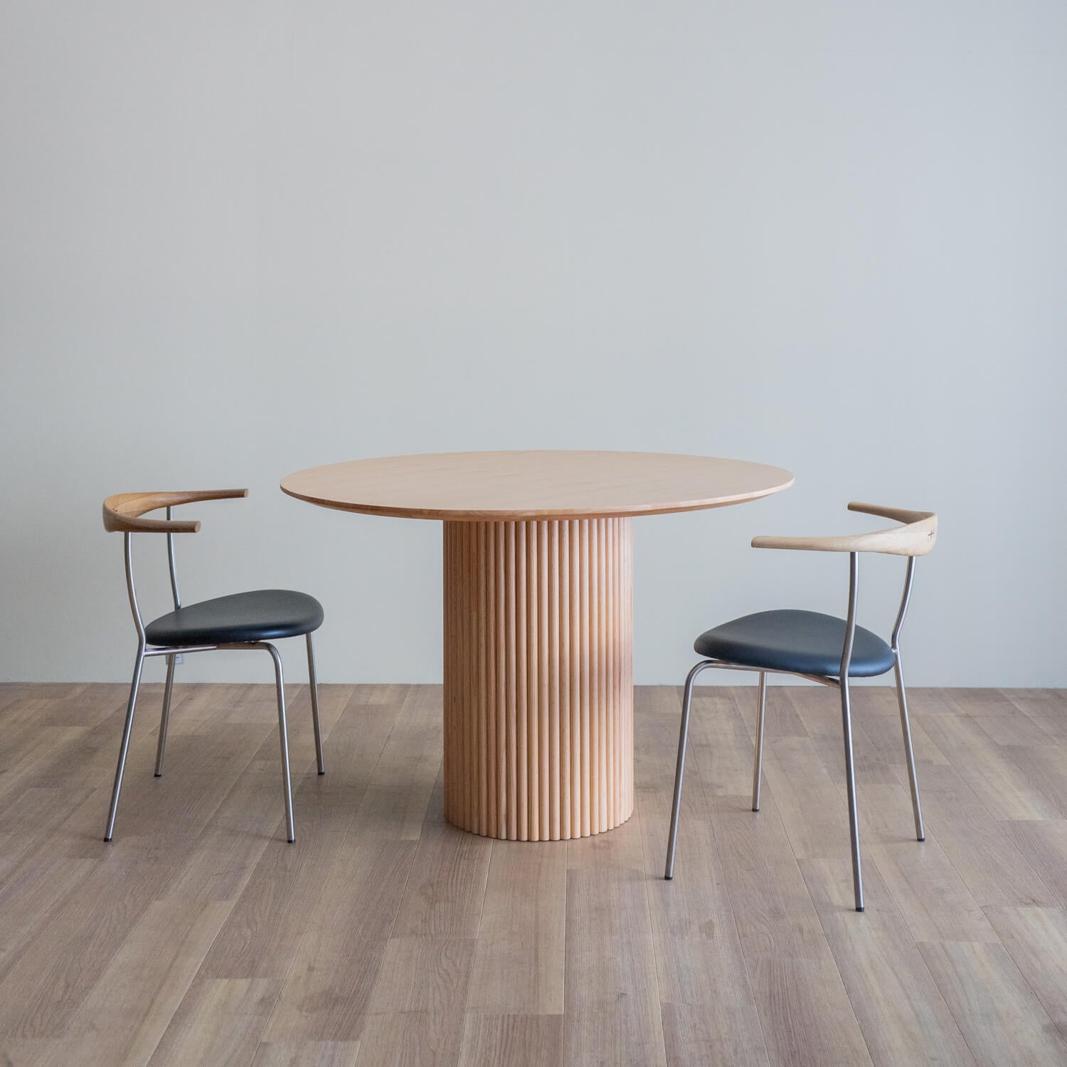 クレスタ ラウンドテーブル