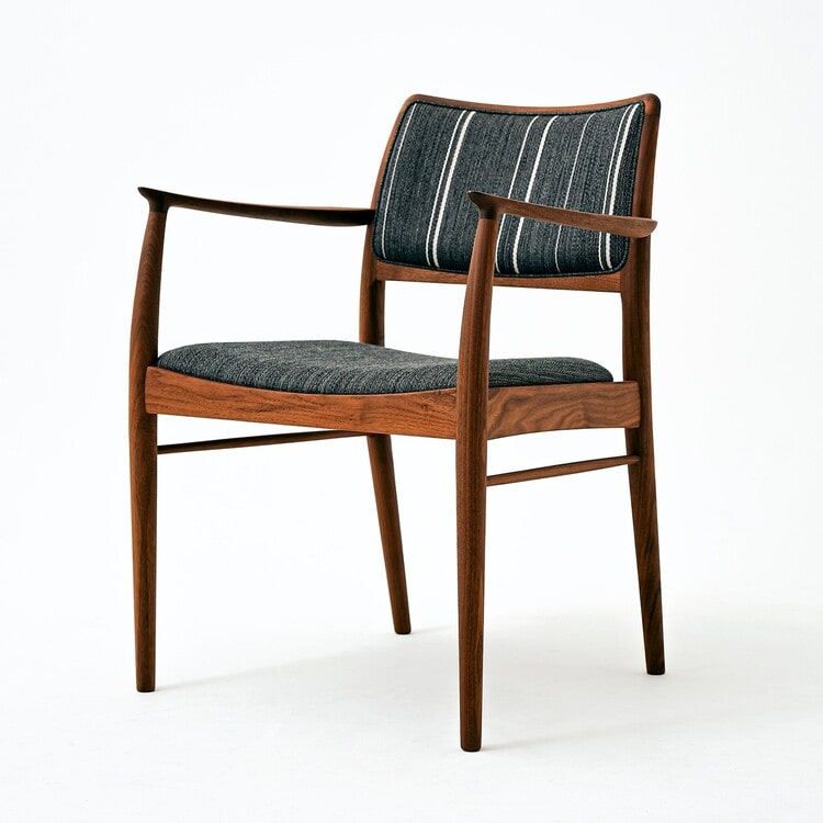 カヤ ダイニングチェア(アーム付き)