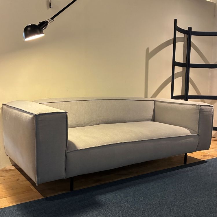 マニ レッグ ソファ　【OUTLET】(2.5P [ハイアーム] (張地：LINARA 312) )