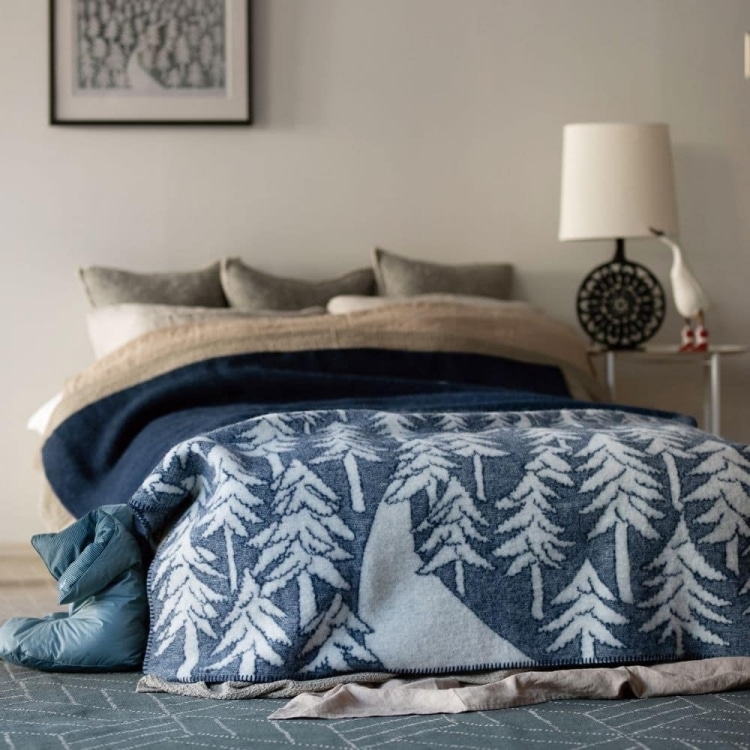 クリッパン ウール シングルブランケット(HOUSE IN THE FOREST / ネイビー)